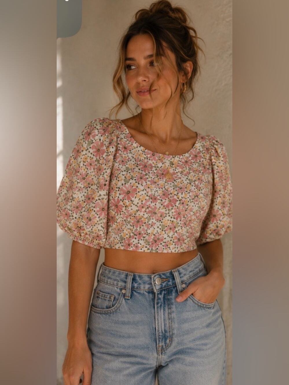 ASTR The Label Open Back Floral Puff Sleeve Top